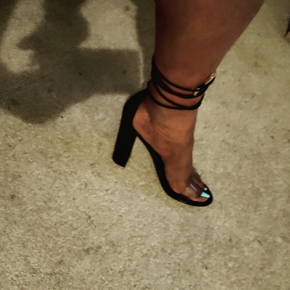 High heel shoes - Picture 2 of 5